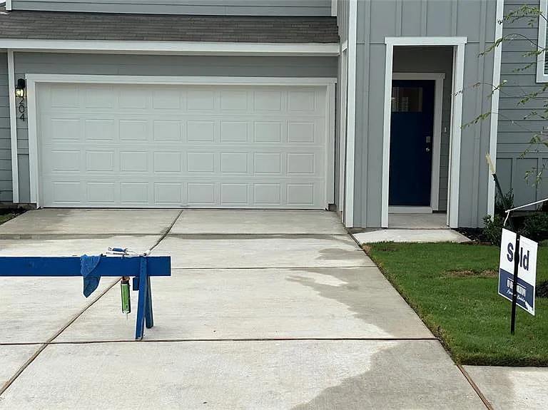 204 Inks Ln — Photo 1