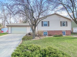 1733 Orchard Dr, Brookings, SD 57006