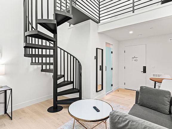 3rd image of 2263 Sacramento St #203