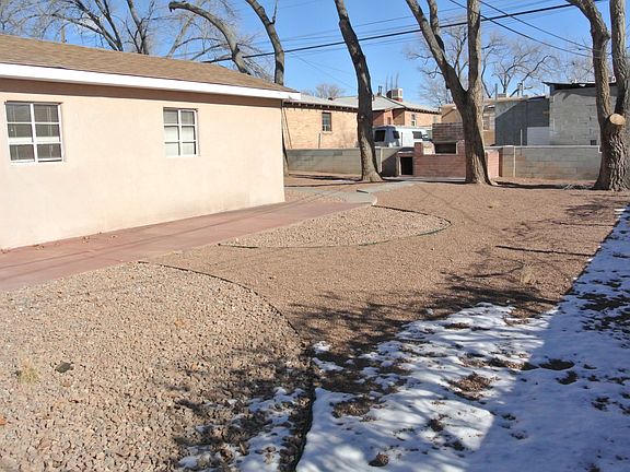 Low Maintenance & Spacious Backyard