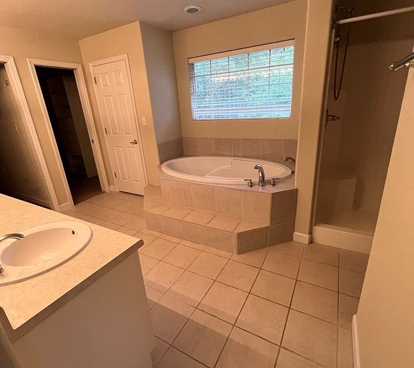 1st image of 754 Crooked Oak Dr