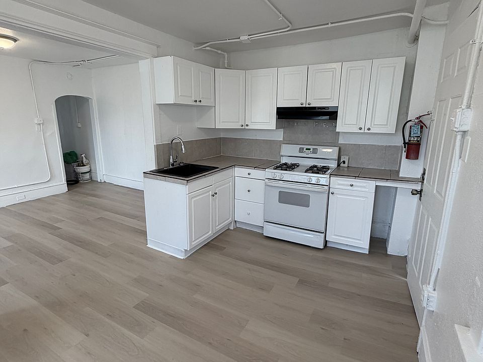 1st image of 222 E Maple Ave
