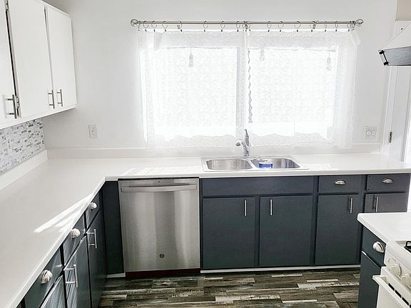 2nd image of 1004 Santa Clara Ln