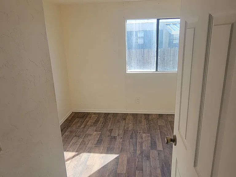 10-127 E 2nd St — Photo 6