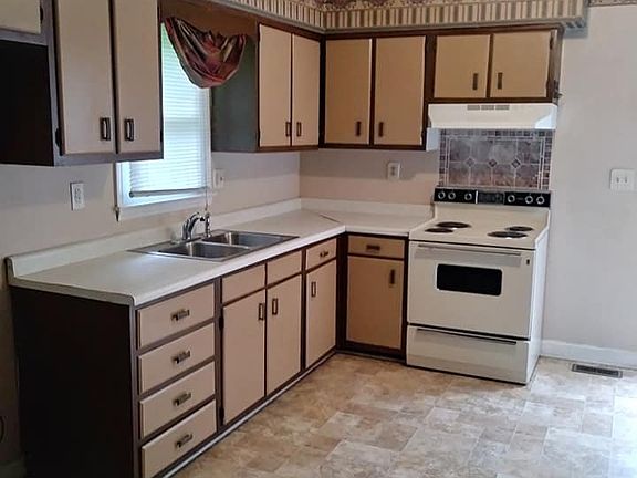 2nd image of 252 Cherry Ln