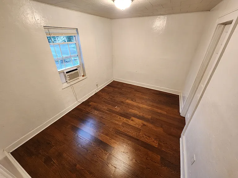 917 E Beverly St — Photo 3