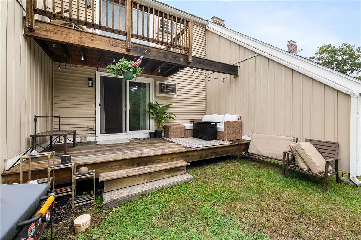 2 bed, 1.5 bath, 1256 sqft, $2,200 — Photo 2