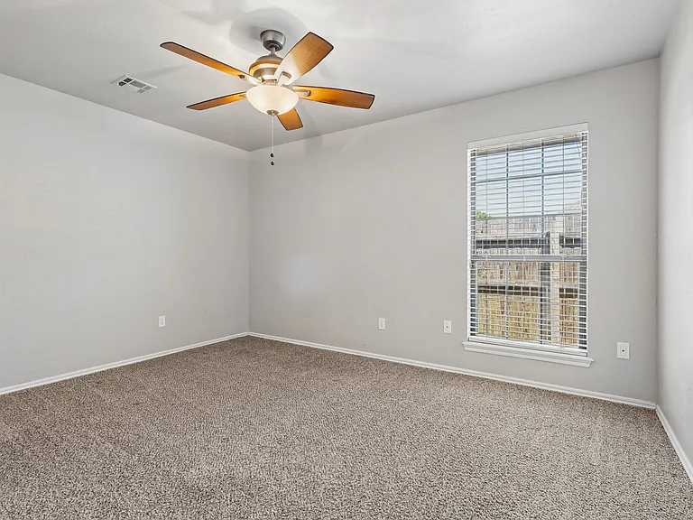 1809 Courtney Ln — Photo 35