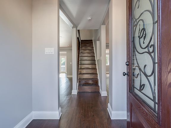 3rd image of 214 Elsmere Pl