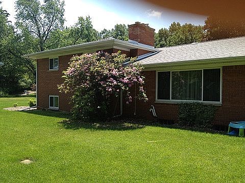 5th image of 155 Edgebrook Dr