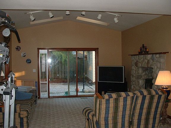 4th image of 11131 46th Ave NE
