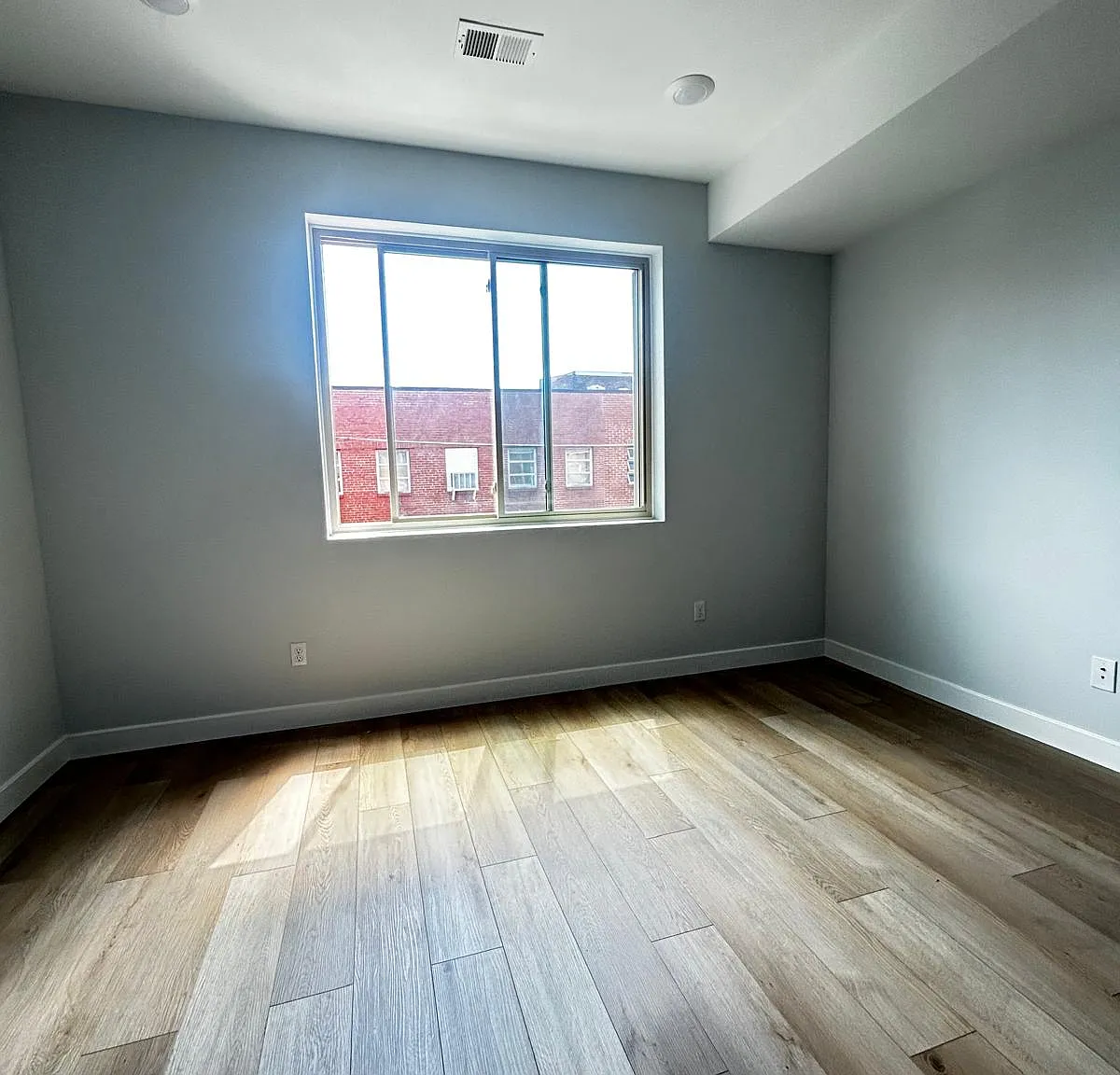 2 bed, 800 sqft, $1,600 — Photo 3