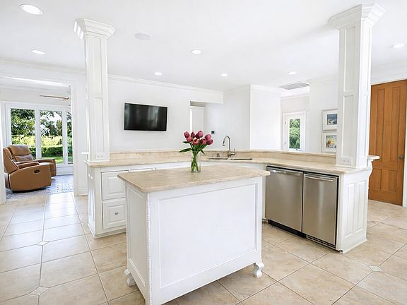 3rd image of 371 Myrtle Grove Dr