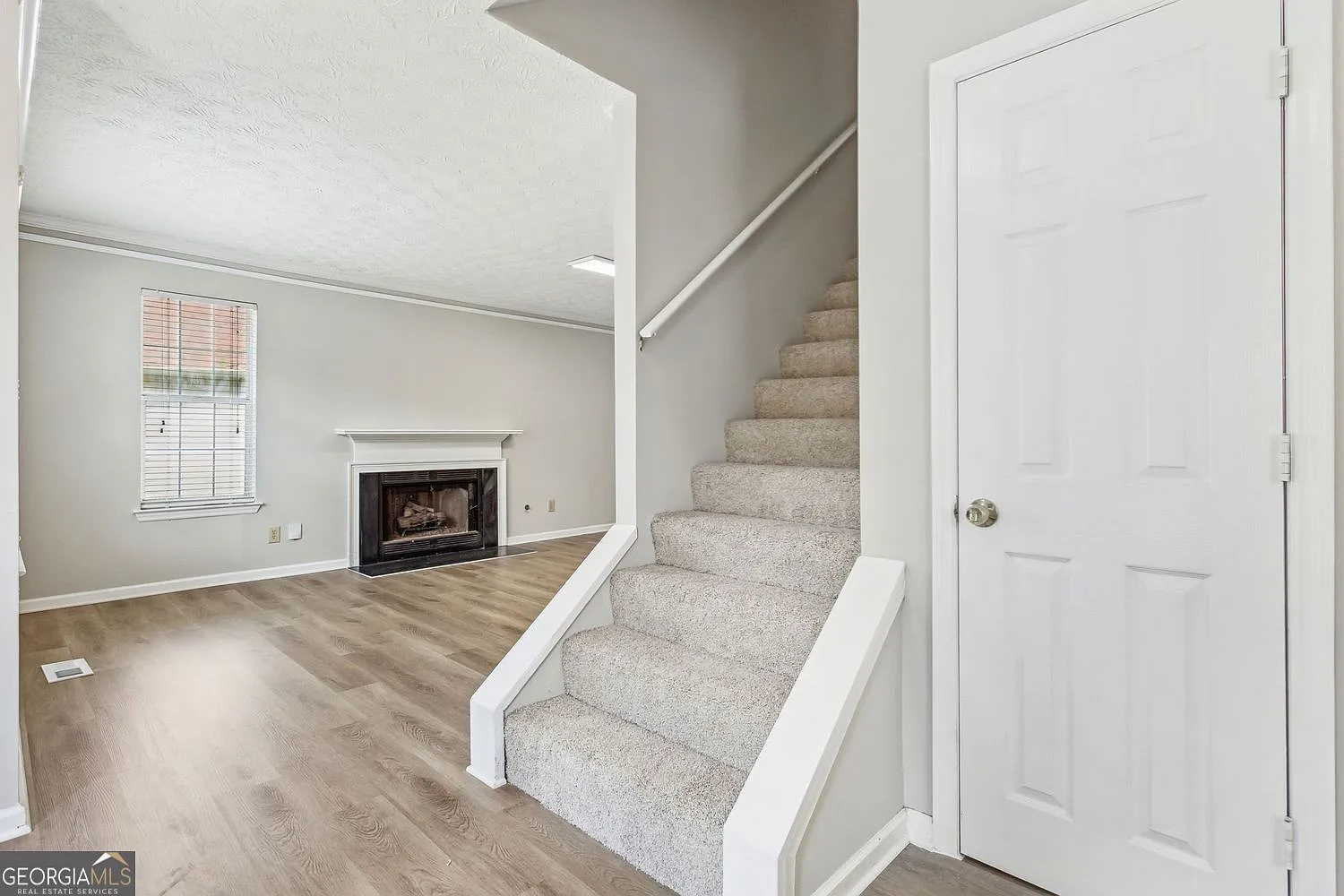 3 bed, 2.5 bath, 2521 sqft, $2,295 — Photo 3