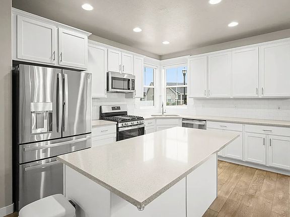 5th image of 1383 W Watson Ln