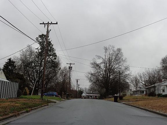 4th image of 1705 Hedge St