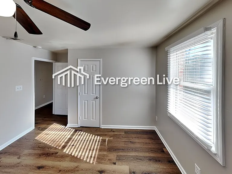 3260 Russell St — Photo 11