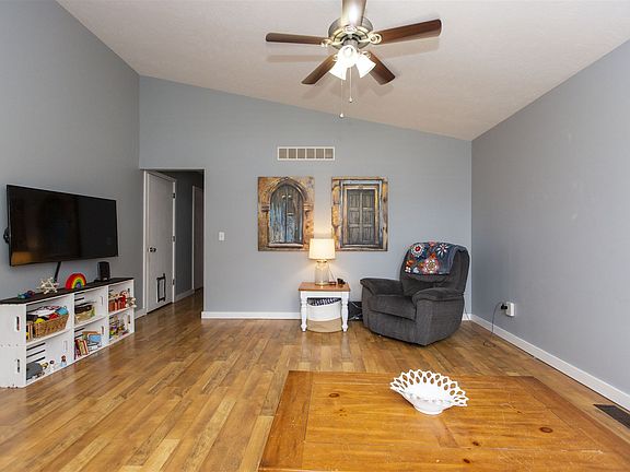 4th image of 502 S 27th St