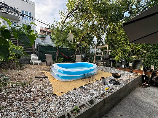 Rented by Pear NYC LLC | media 4