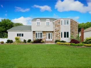 32 Mariposa Pl, Old Bridge, NJ 08857