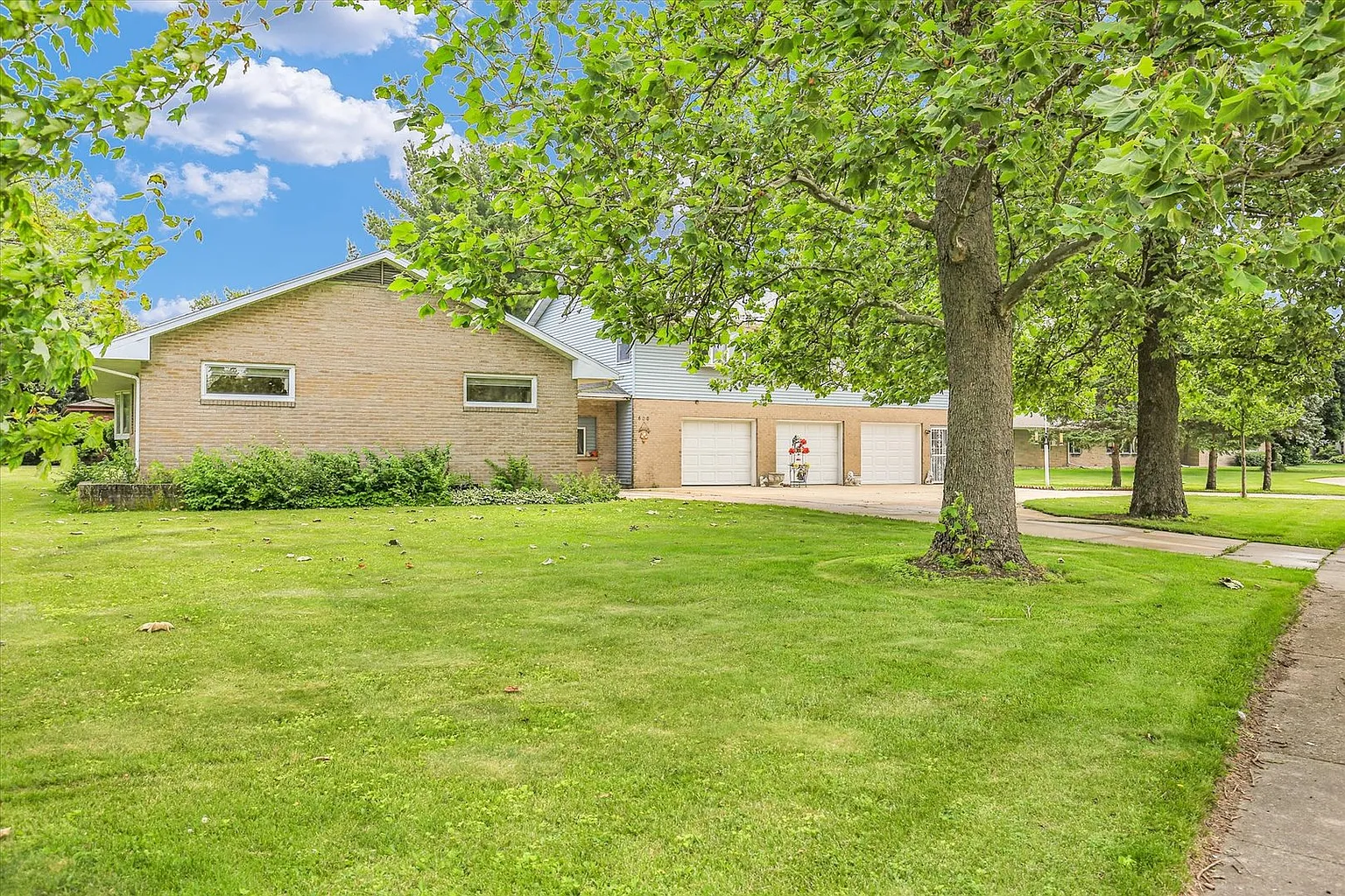 600 Church Dr photo 1