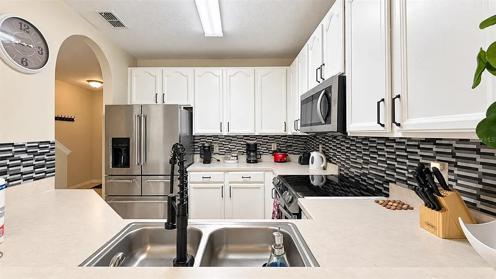 2 bed, 2.5 bath, 1313 sqft, $2,000 — Photo 3