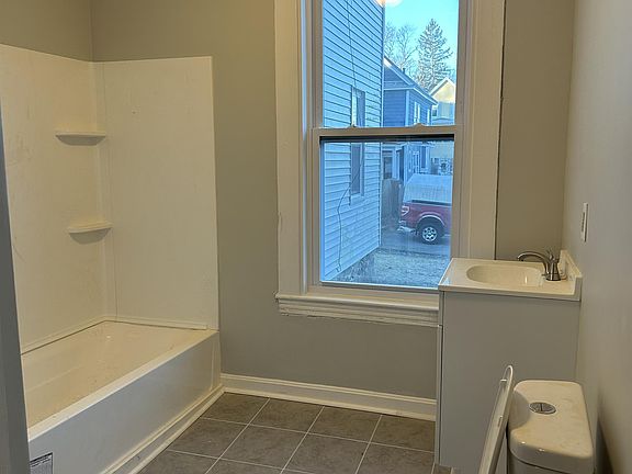 5th image of 203 Gibson St #1