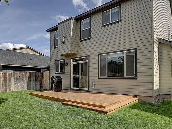 5th image of 847 NE Locksley Dr