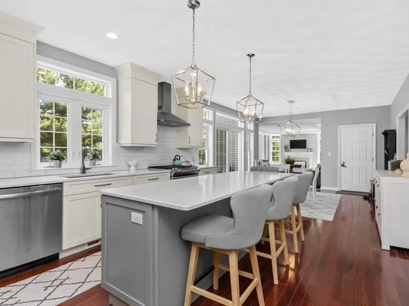520 Little Sandy Pond Rd, Plymouth, MA 02360