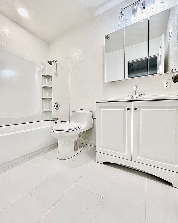 1st image of 5645 Bancroft Ave