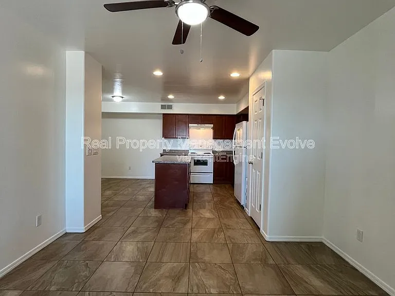 10402 N 9th Ave #1 — Photo 4