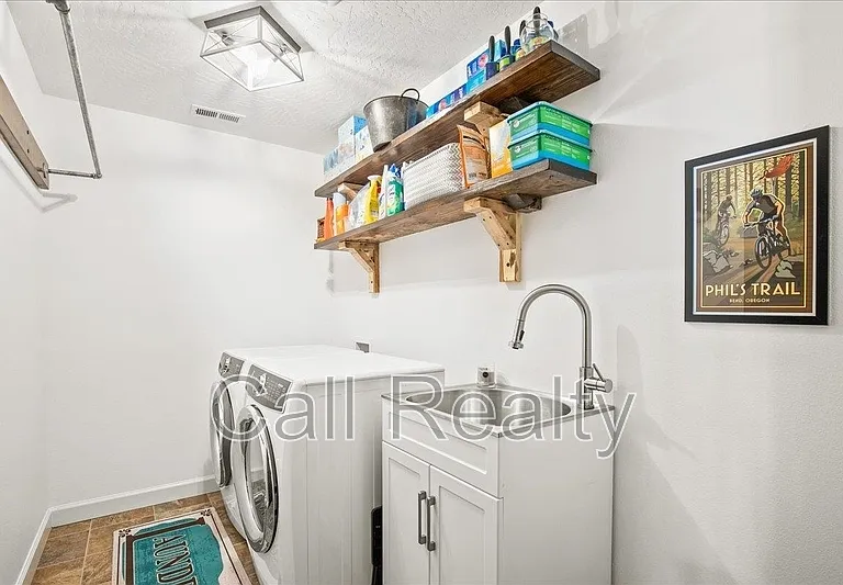 2522 W Juliann Ct — Photo 13