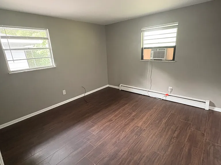 847 Riverside Dr — Photo 11