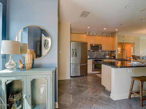 4th image of 922 S 1st St #201