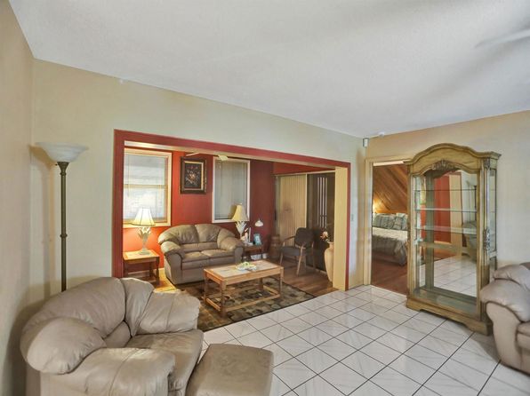 8706 Sheraton Dr