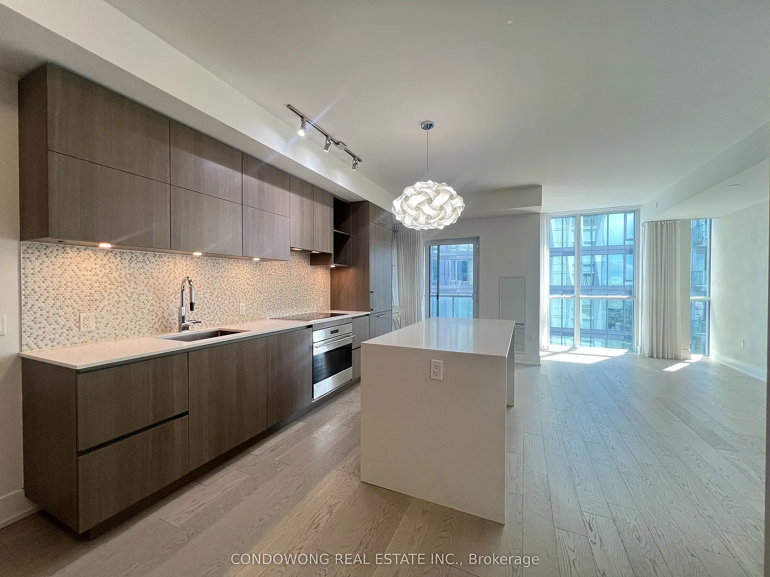 3 bed, $5,000 — Photo 2