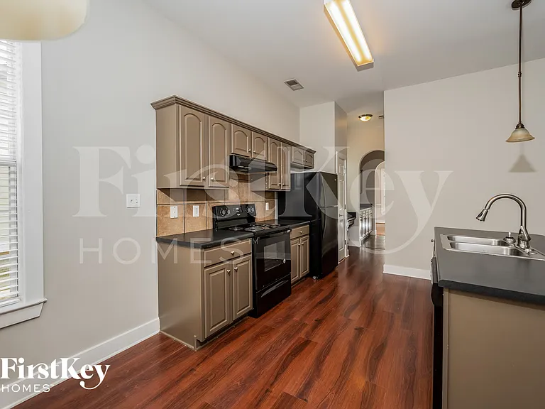 4598 Clubview Dr — Photo 6