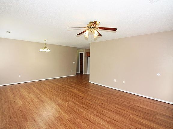 5th image of 14 Cheryl Cir