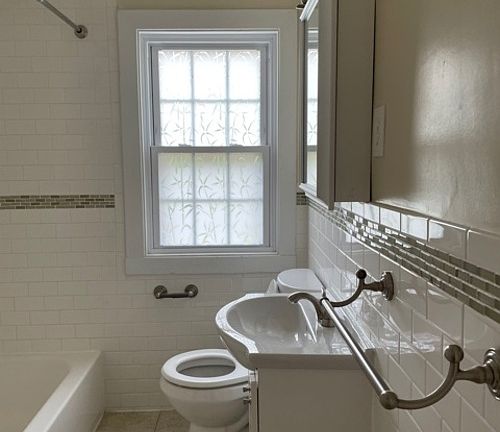 5th image of 819 Moncure St