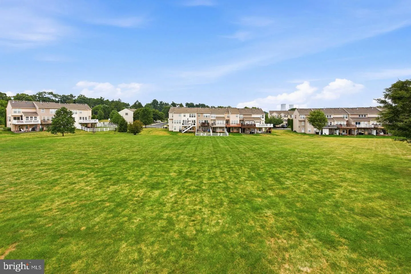 3 bed, 2.5 bath, 1909 sqft, $2,750 — Photo 3