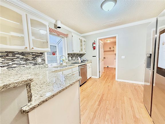 5th image of 108 Shaftsbury Rd