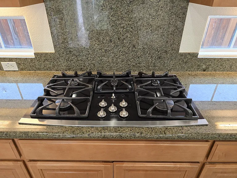 626 W La Canada Ave — Photo 36