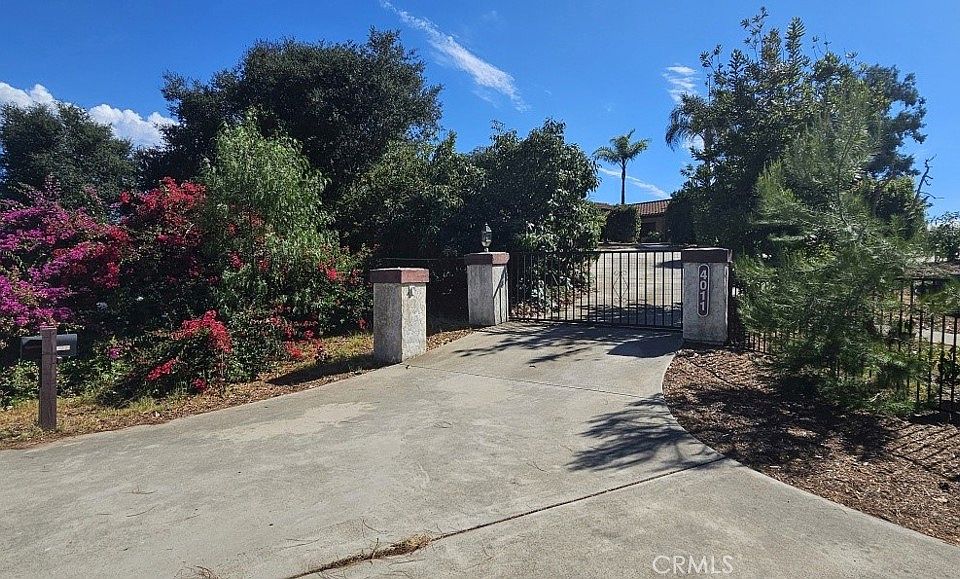 1st image of 4011 Alta Vista Dr