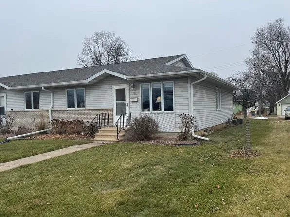 314 S 3rd St, La Crescent, MN 55947