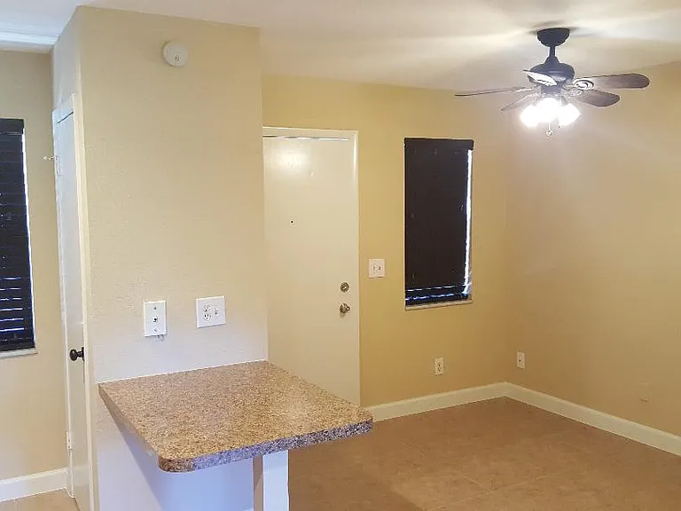 1041 SE Monterey Rd #B17 — Photo 2