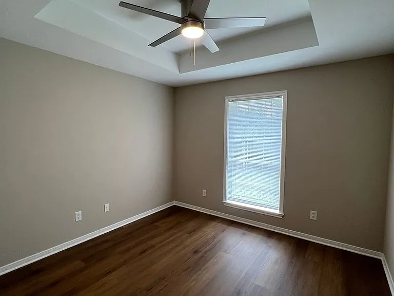 109 E Chapman Rd — Photo 16