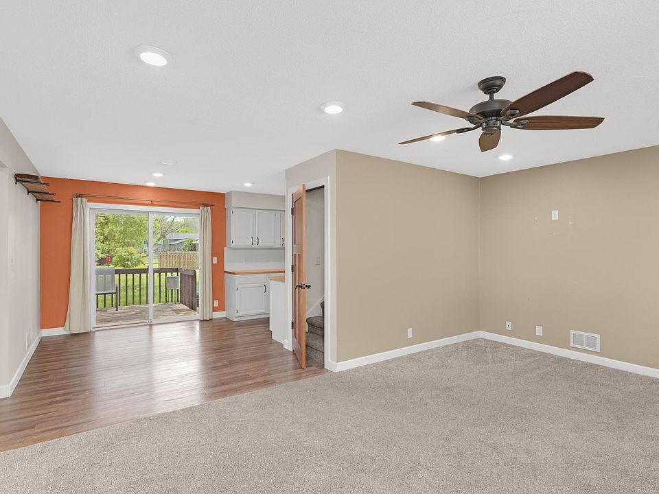1st image of 405 1st Ave SE