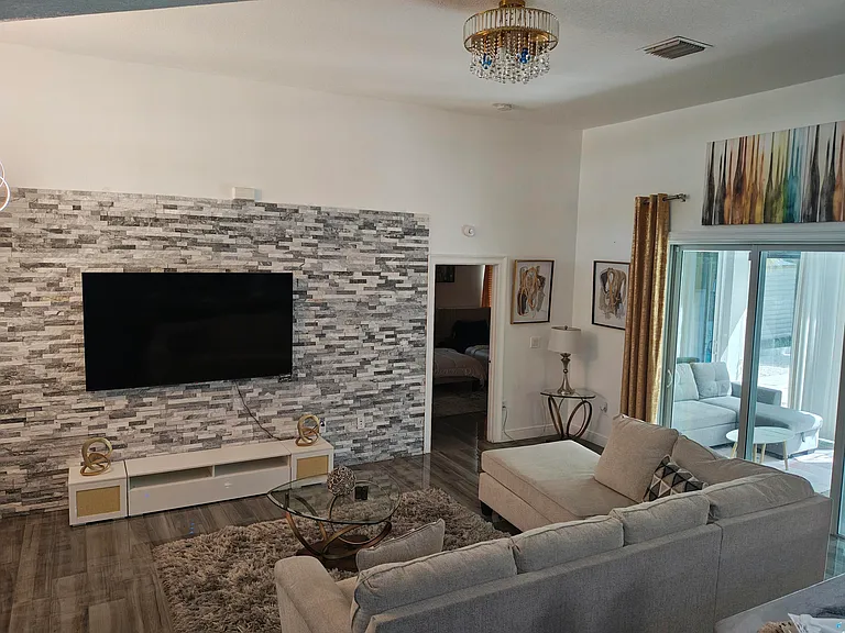 376 SW Tulip Blvd — Photo 29