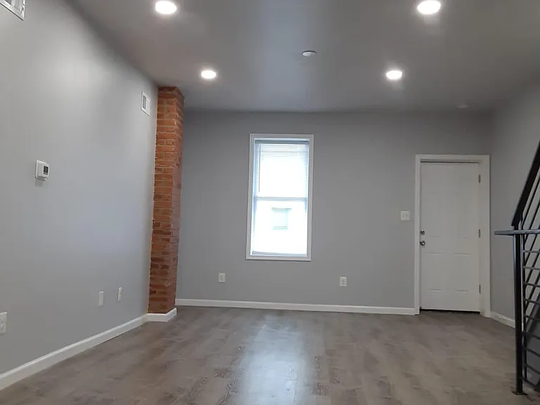 574 E Herman St — Photo 3