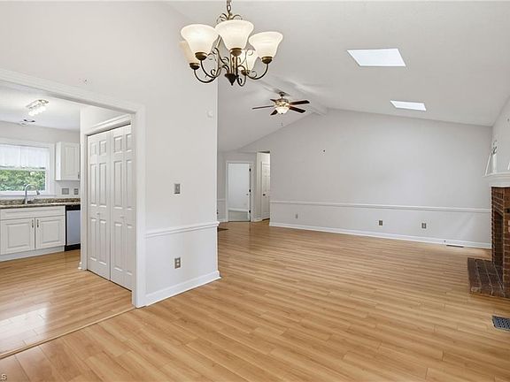5th image of 6 Castle Bridge Ct